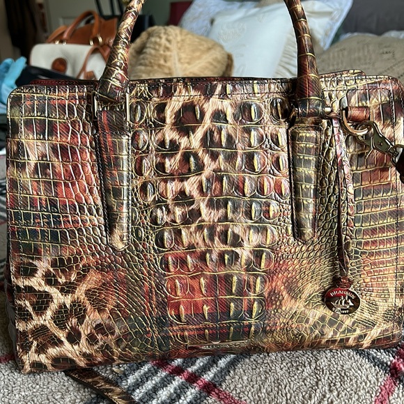 Brahmin handbag. Never used. Excellent condition. 12.5 inches wide 8 inches deep - Picture 3 of 4